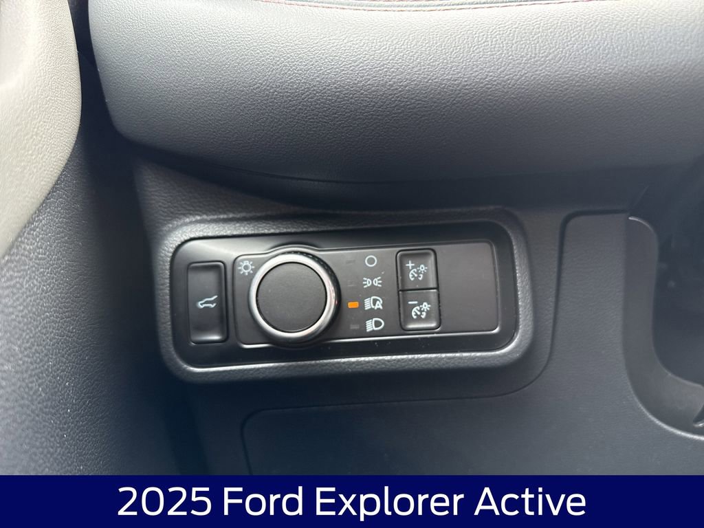 Used 2025 Ford Explorer Active image 26