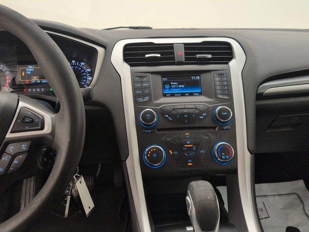 Used 2016 Ford Fusion SE FWD image 17