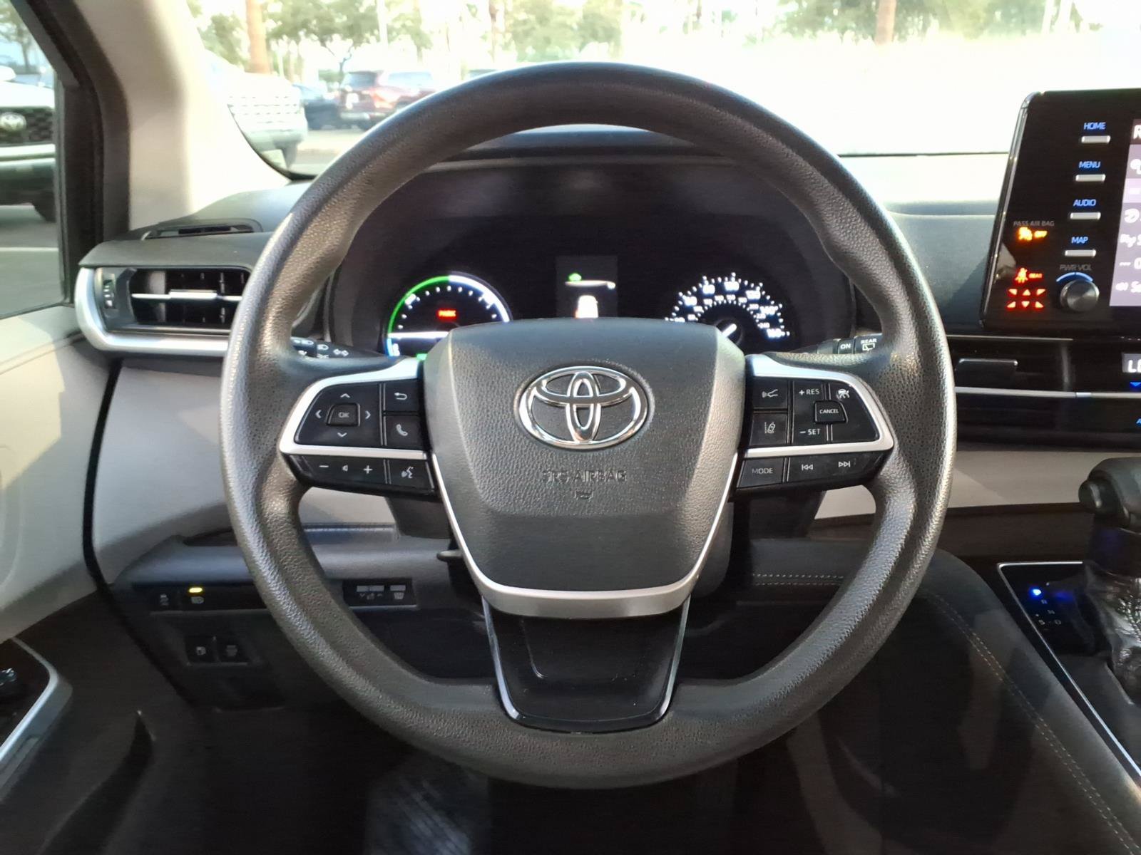 Used 2021 Toyota Sienna LE FWD image 12