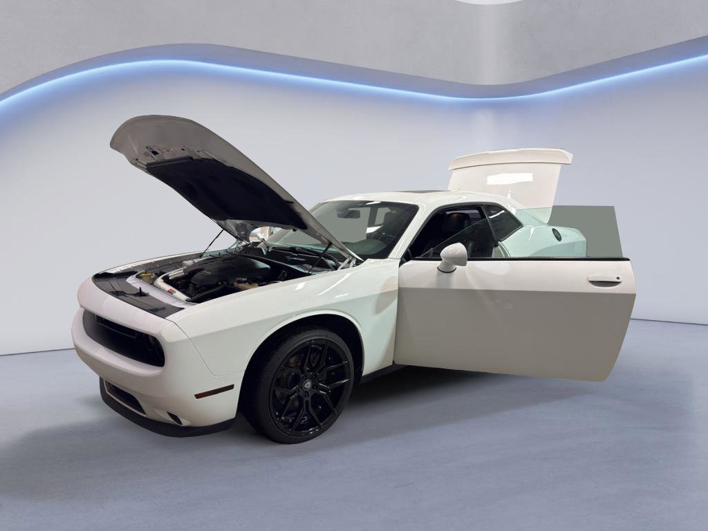 Used 2018 Dodge Challenger SXT Plus image 9