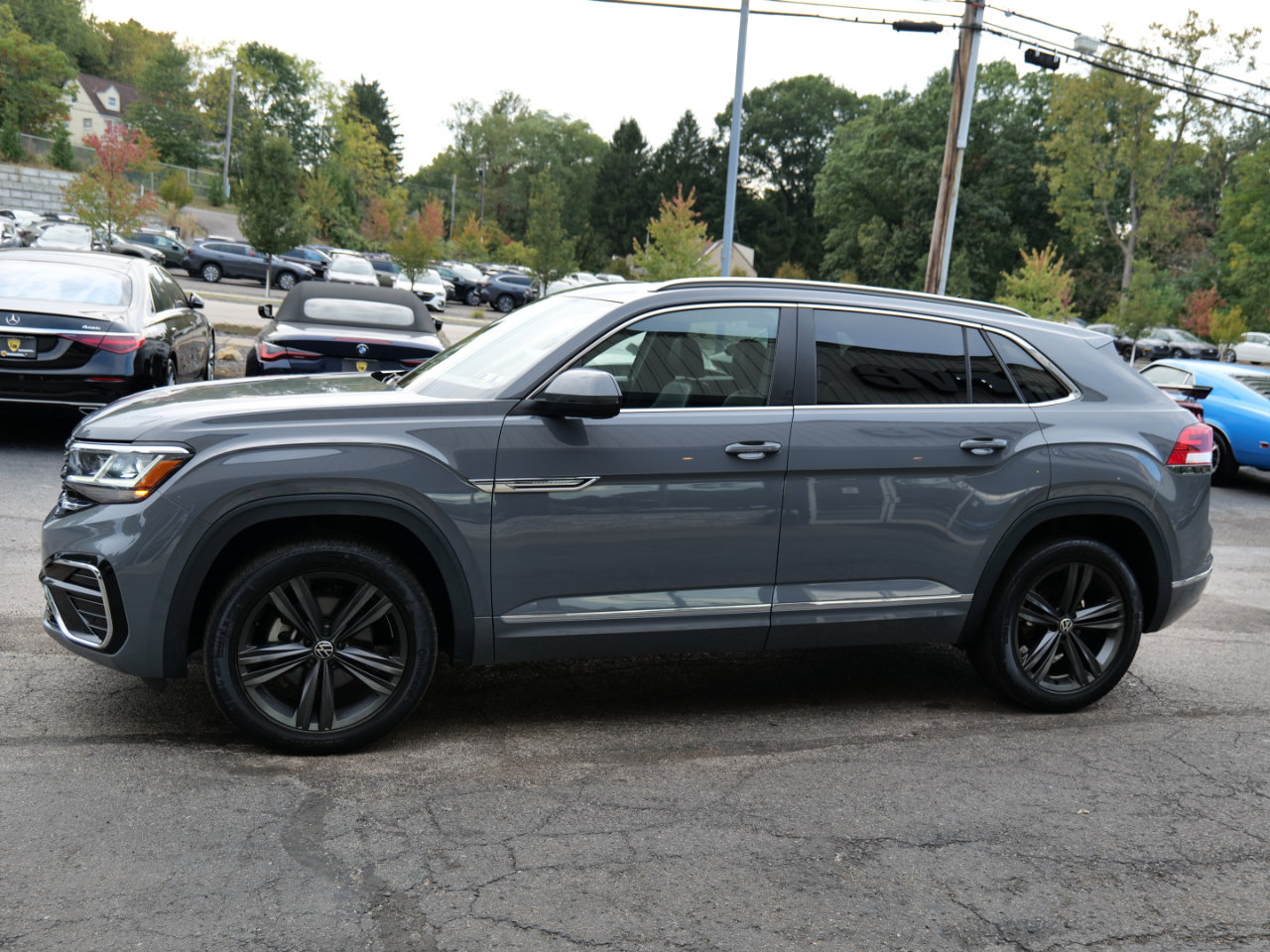 Used 2022 Volkswagen Atlas Cross Sport SEL R-Line image 9