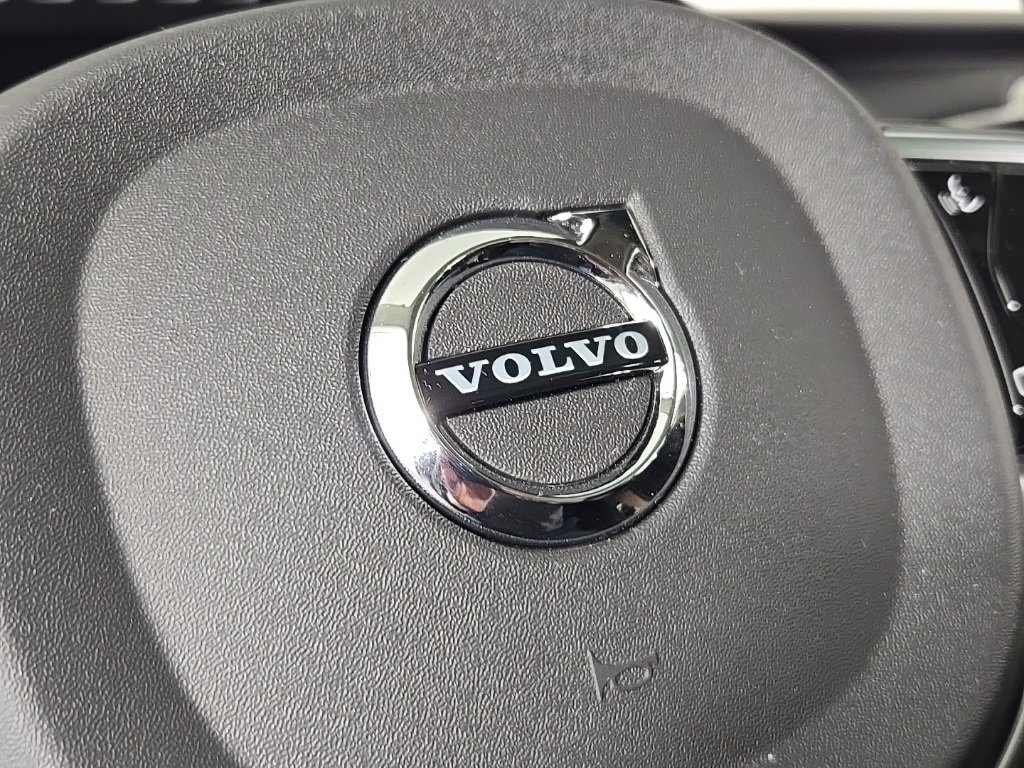 Certified 2025 Volvo XC90 T8 Plus image 30