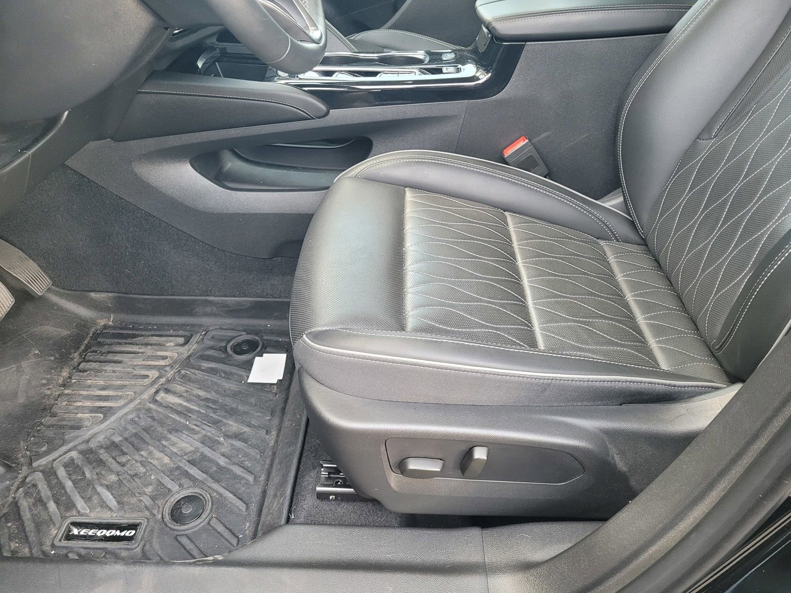 Used 2022 Buick Envision Avenir w/ Safety Package image 22