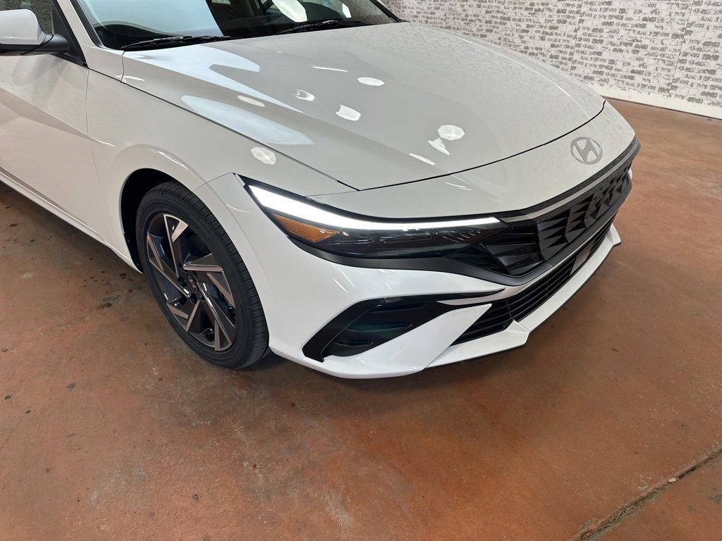 New 2026 Hyundai Elantra Limited image 9