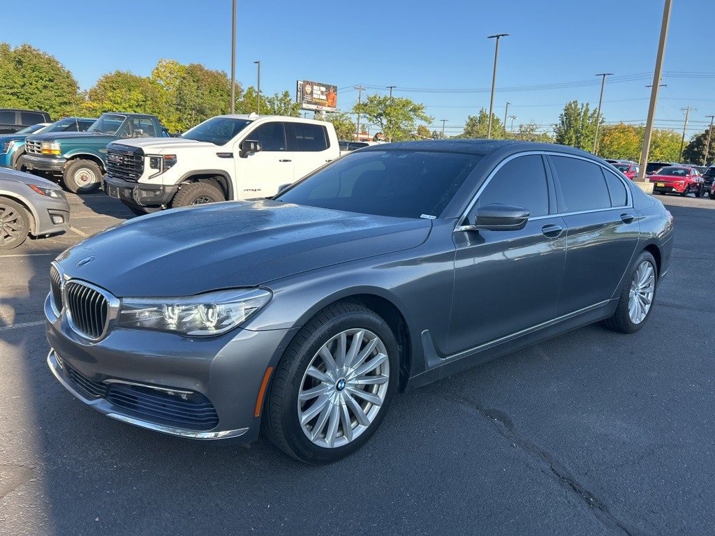 Used 2017 BMW 740i xDrive image 3