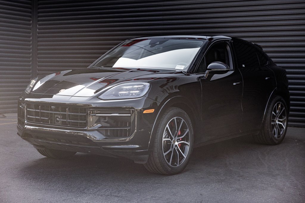 Certified 2025 Porsche Cayenne GTS image 1