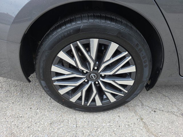 Used 2024 Nissan Altima 2.5 SV image 11