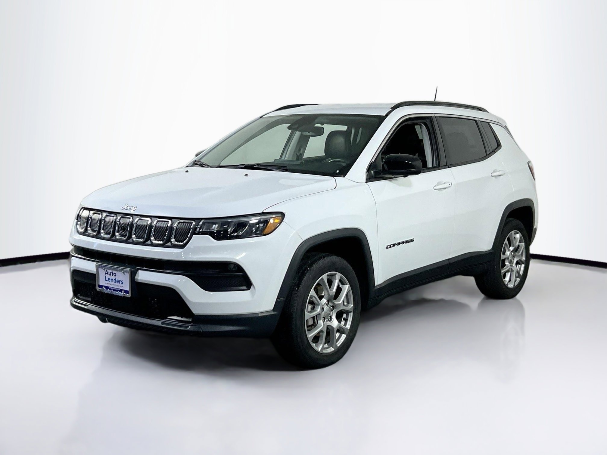 Used 2022 Jeep Compass Latitude image 1