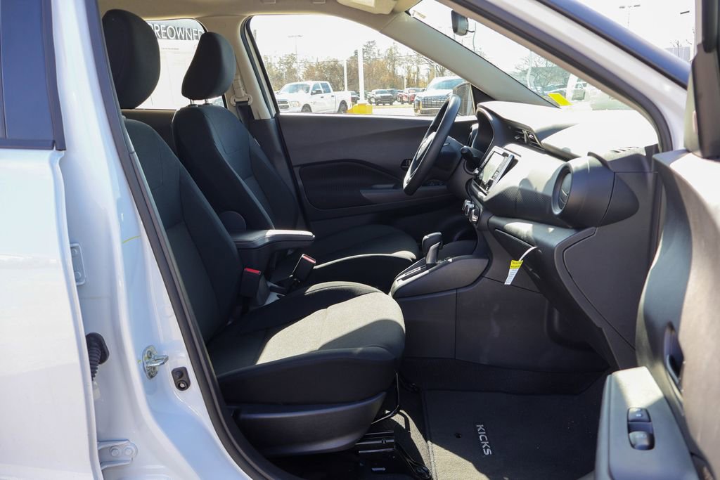 Certified 2025 Nissan Kicks Play S image 8