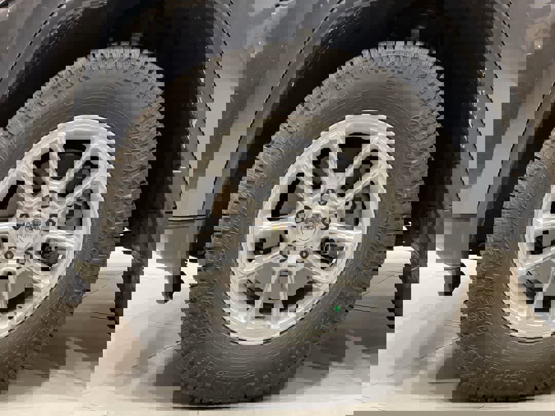 Used 2020 Jeep Grand Cherokee Laredo image 12