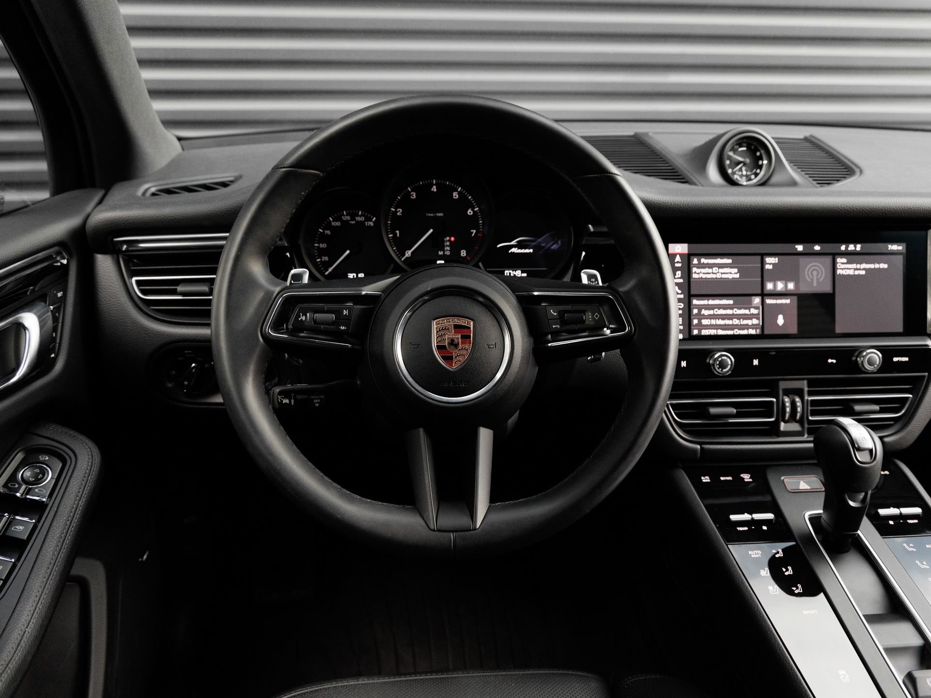 Certified 2026 Porsche Macan AWD/4WD image 17