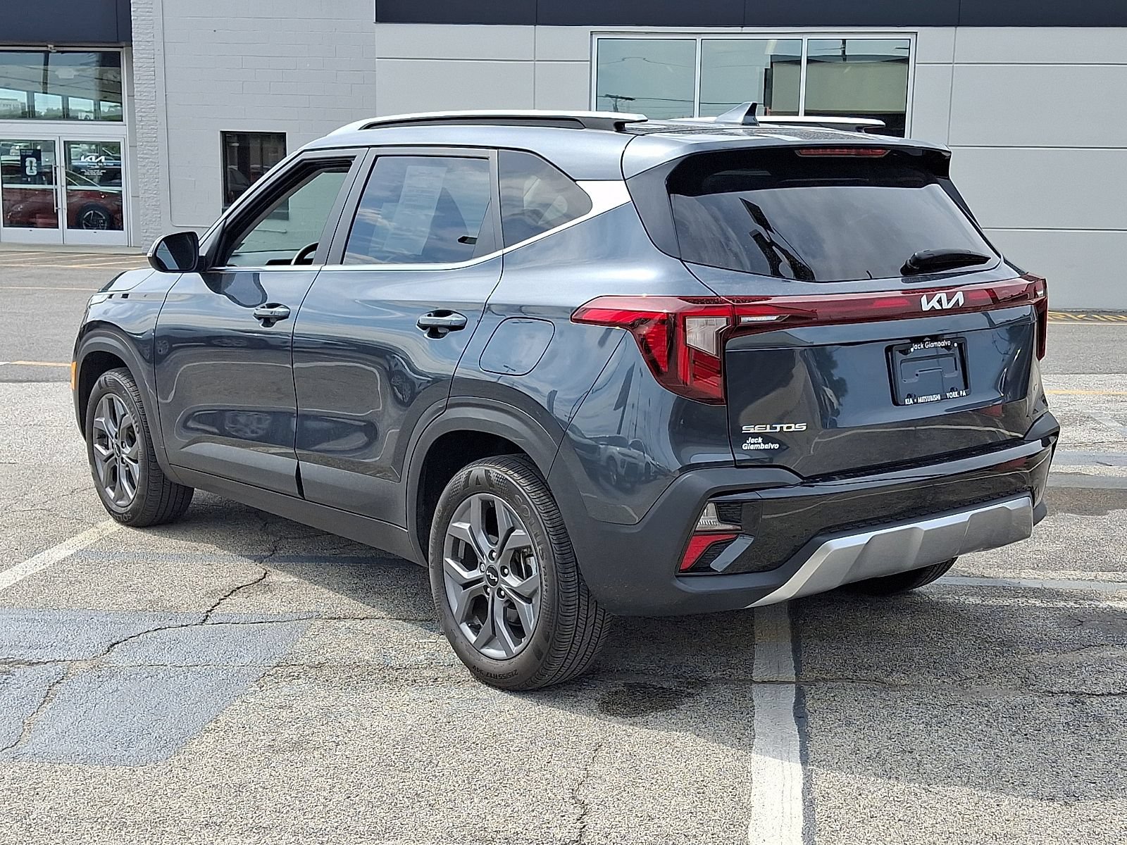 Used 2024 Kia Seltos S AWD/4WD image 4