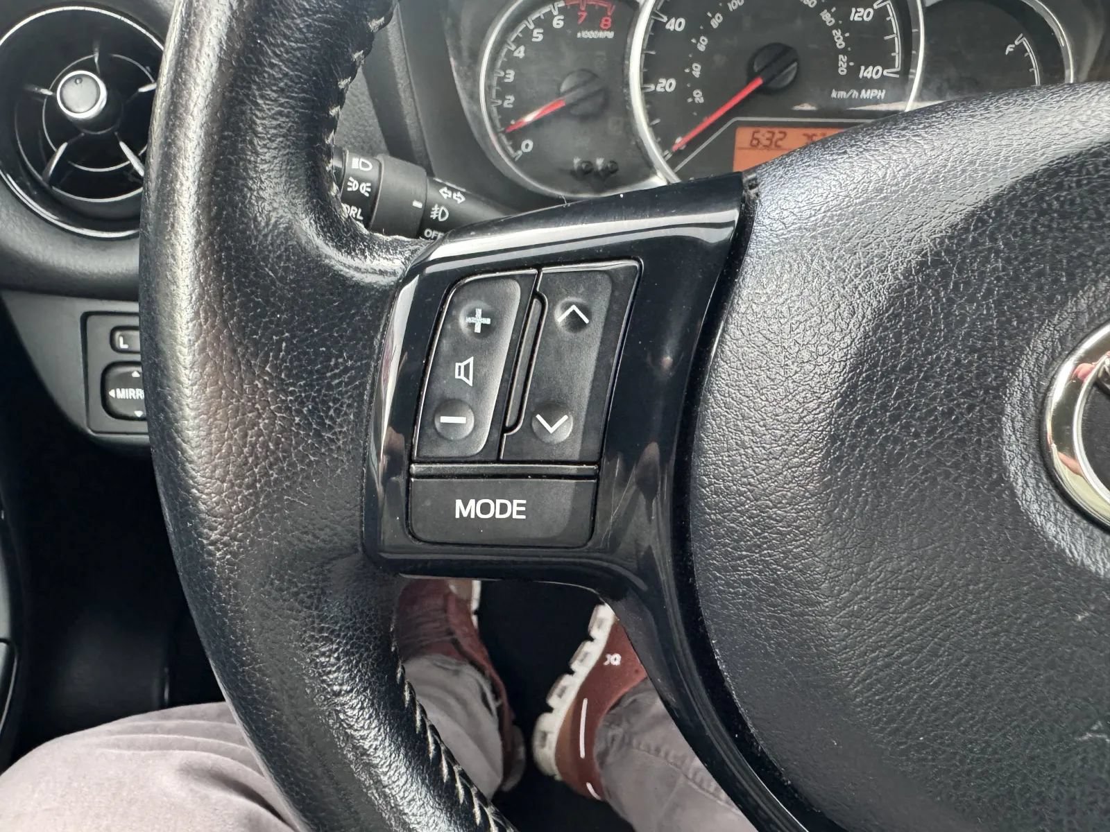 Used 2018 Toyota Yaris SE w/ Carpet Mat Package FWD image 14
