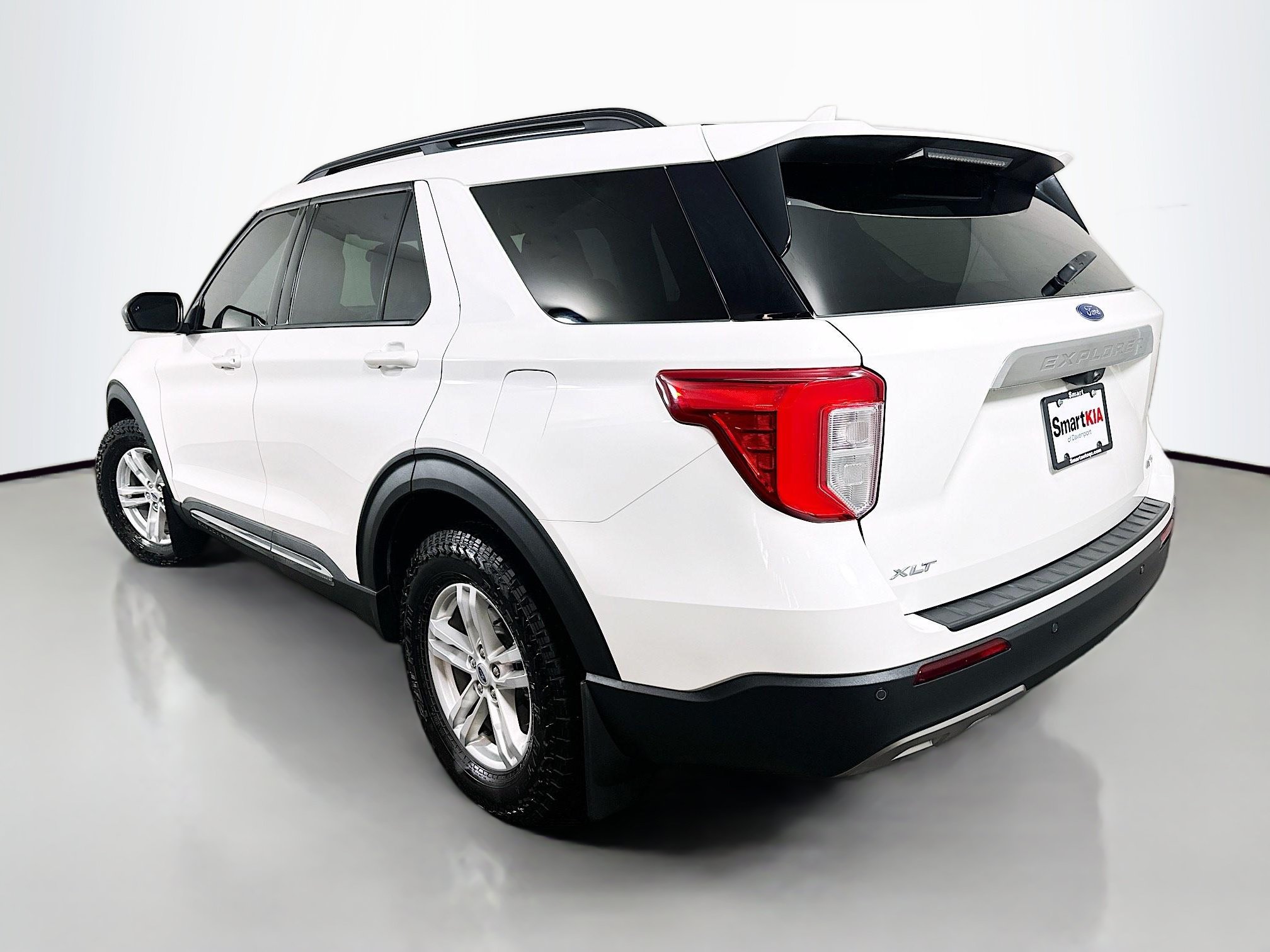 Used 2023 Ford Explorer XLT w/ Equipment Group 202A AWD/4WD image 5