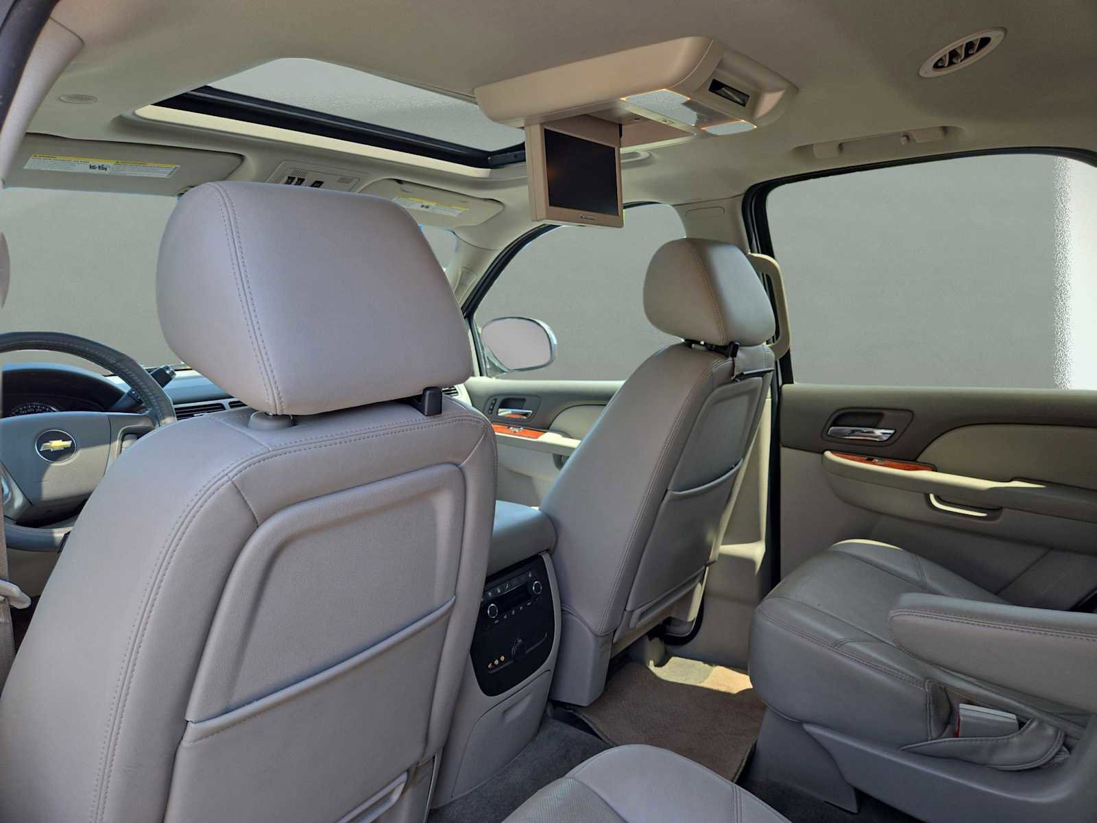 Used 2014 Chevrolet Tahoe LTZ RWD image 14