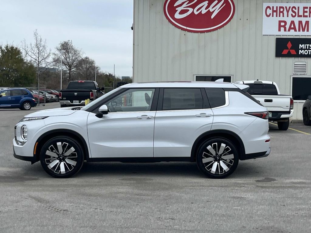 New 2026 Mitsubishi Outlander SE image 2