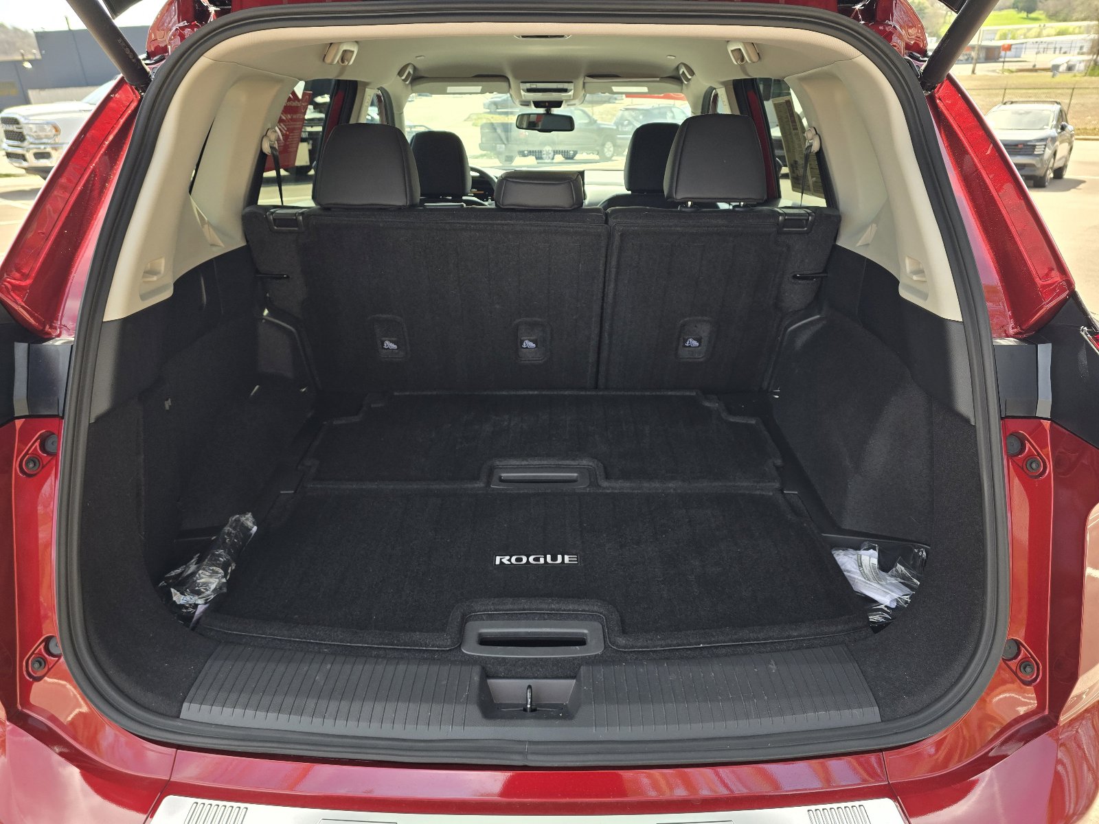 Used 2025 Nissan Rogue SL image 25