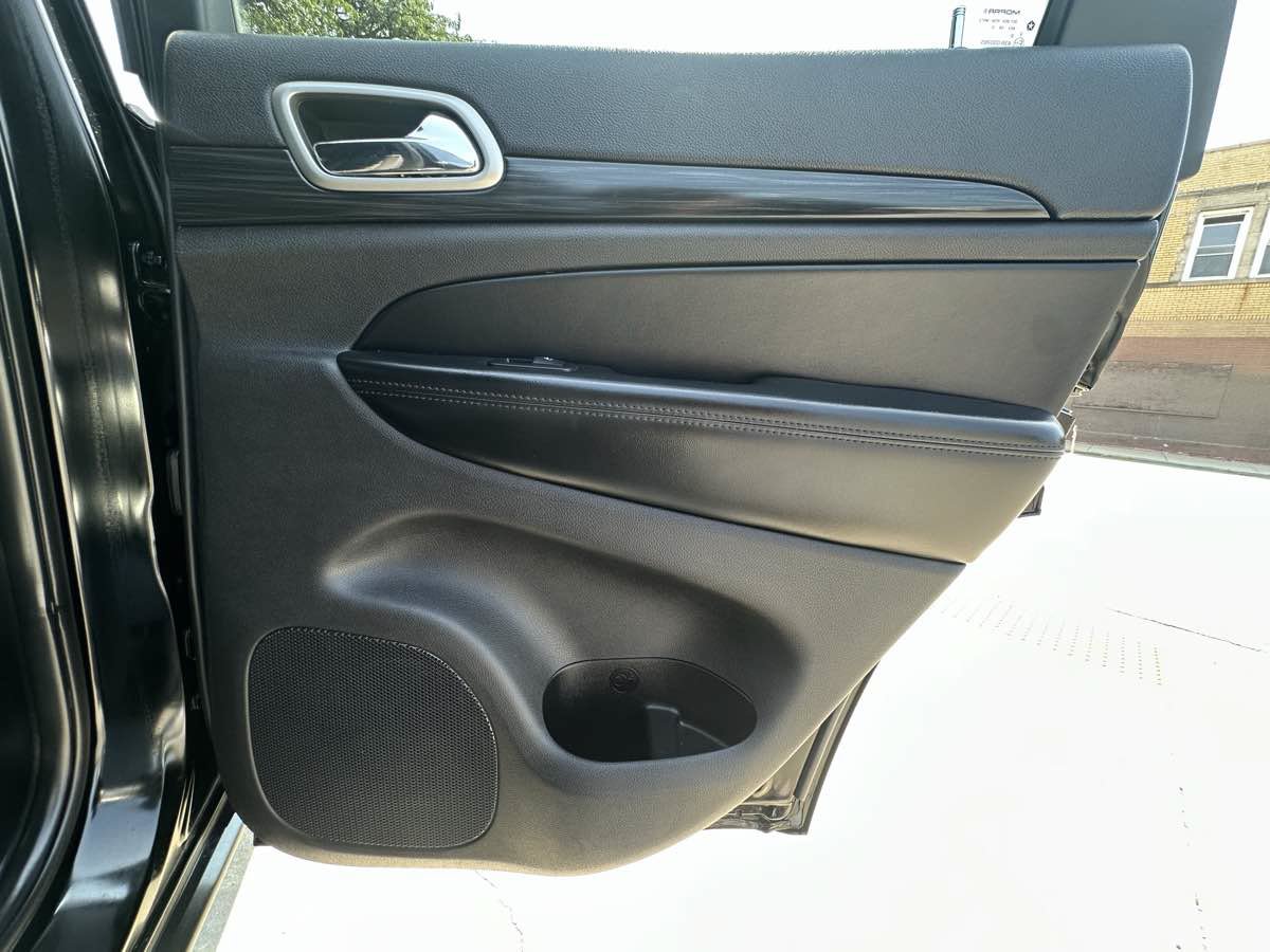 Used 2019 Jeep Grand Cherokee Laredo RWD image 34