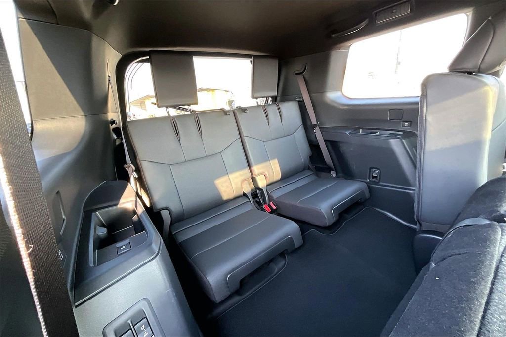 Used 2025 Lexus GX 550 w/ Cold Area Package AWD/4WD image 39