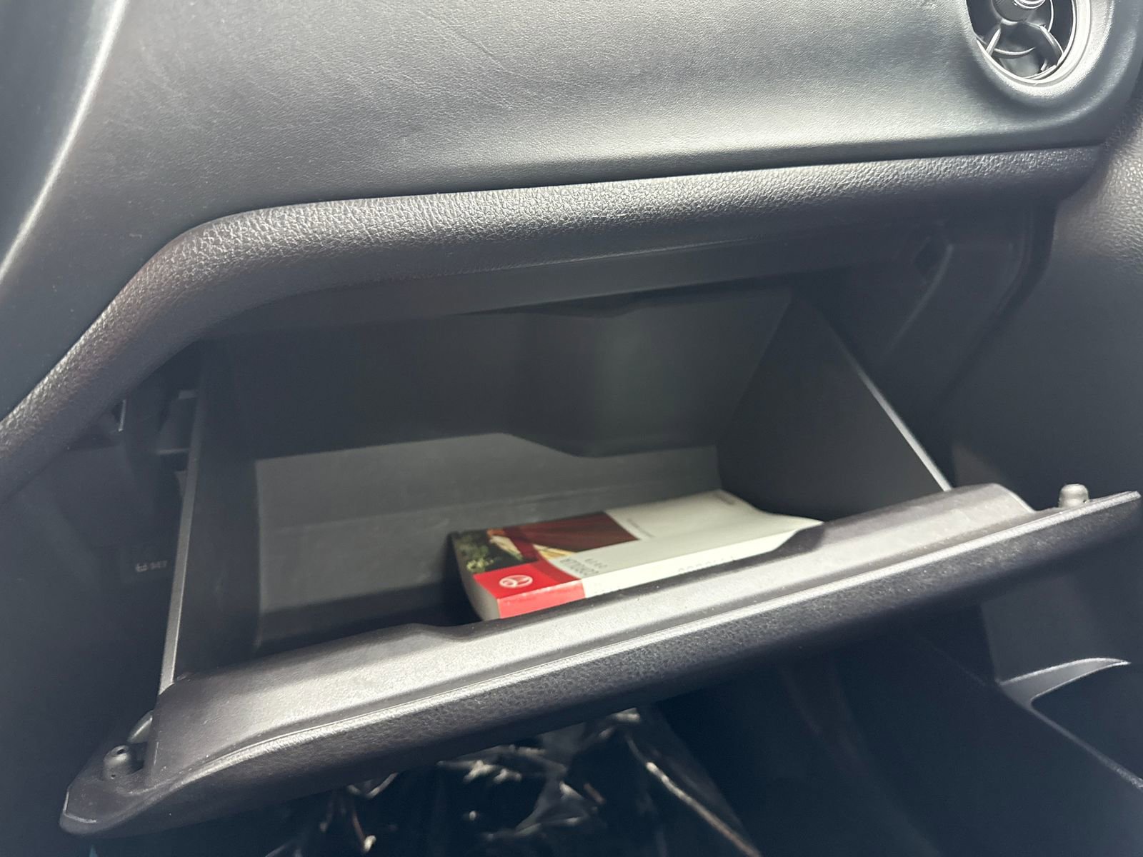 Used 2019 Toyota Corolla LE w/ Carpet Mat Package (TMS) FWD image 31