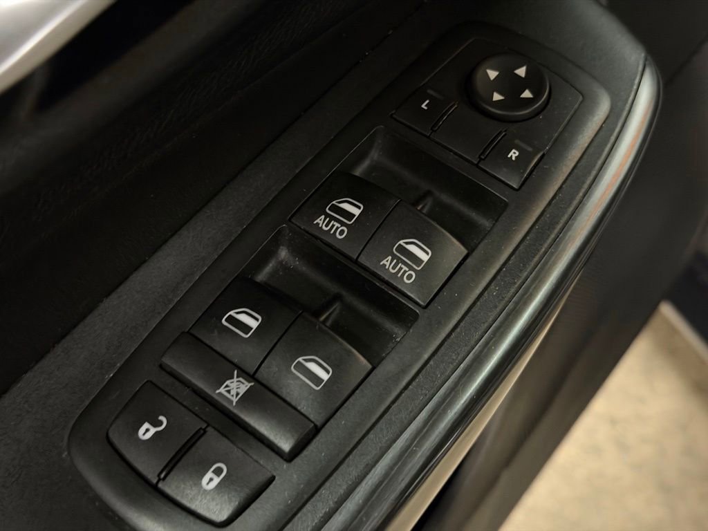 Used 2016 Jeep Cherokee Trailhawk w/ Comfort/Convenience Group AWD/4WD image 28