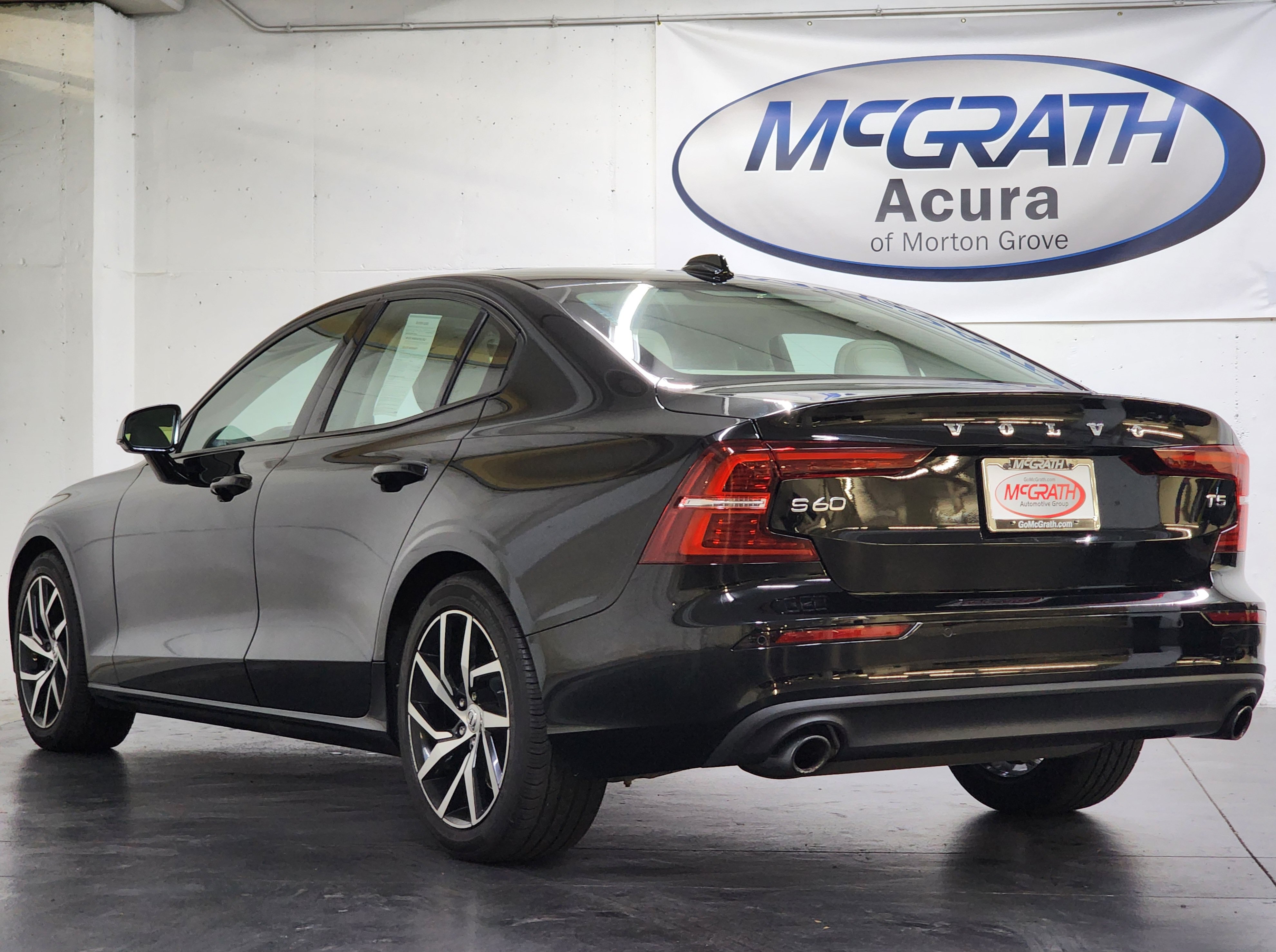 Used 2020 Volvo S60 T5 Momentum w/ Protection Package FWD image 9