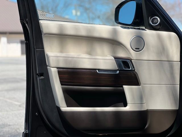 Used 2017 Land Rover Range Rover HSE image 10