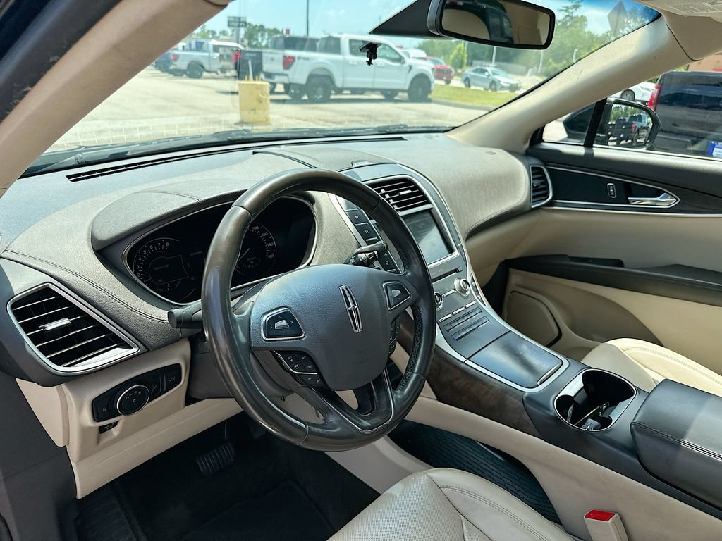 Used 2017 Lincoln MKX Reserve w/ Lincoln MKX Climate Package FWD image 10