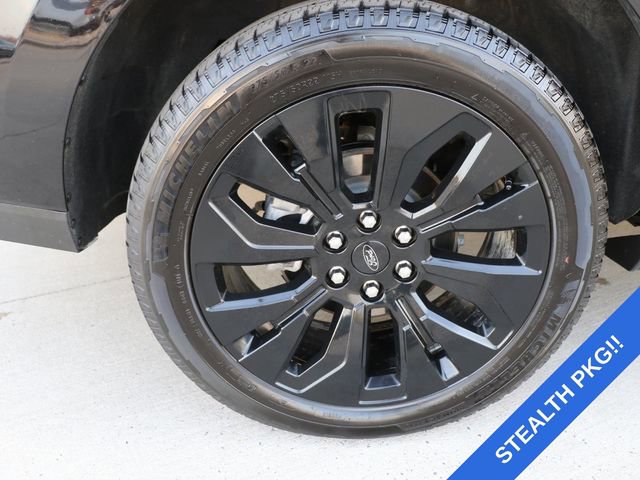 Used 2025 Ford Expedition Platinum w/ Stealth Appearance Package AWD/4WD image 7