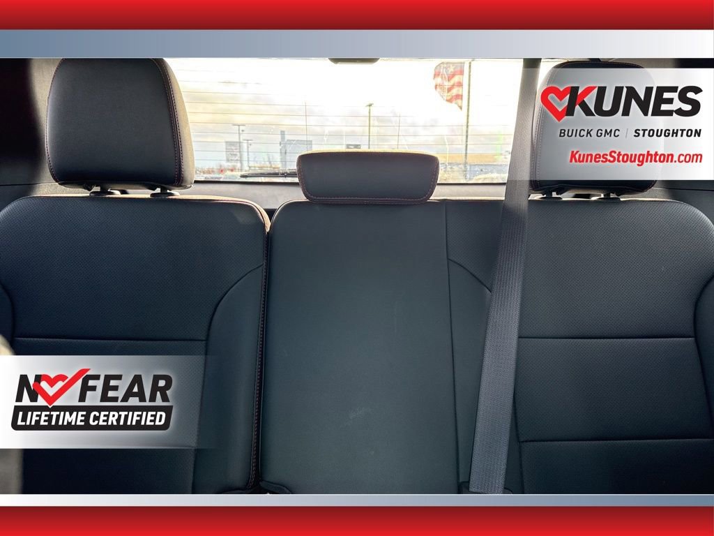 Used 2025 Chevrolet Traverse RS image 41