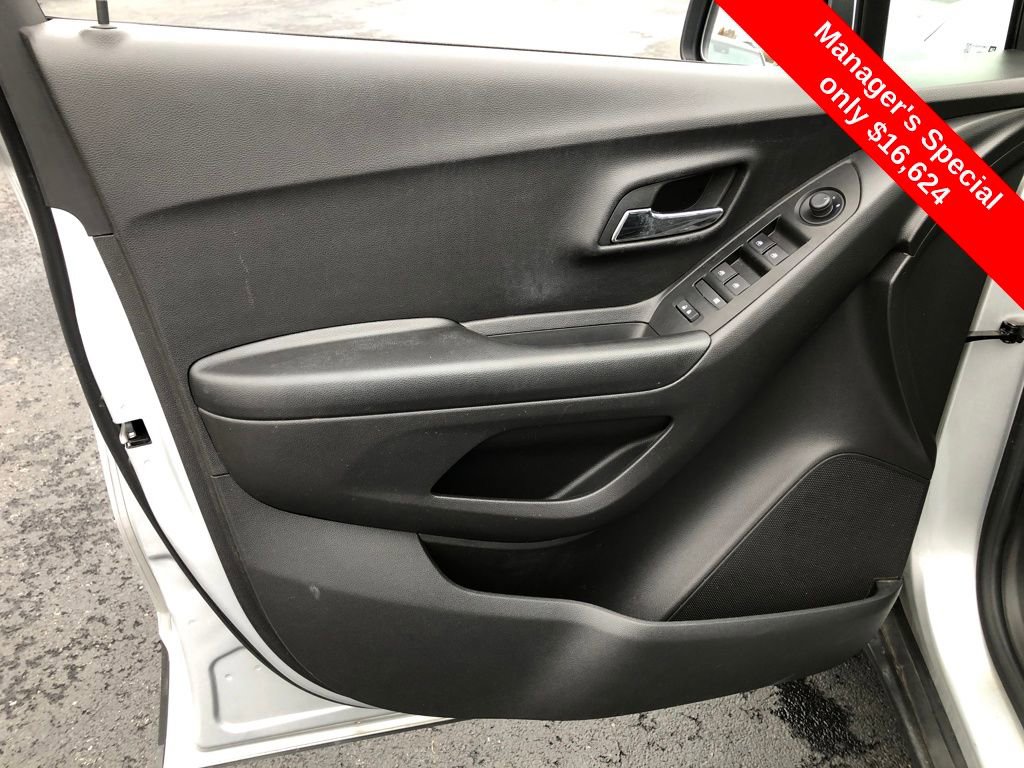 Used 2022 Chevrolet Trax LS w/ Tint and Cruise Package image 18