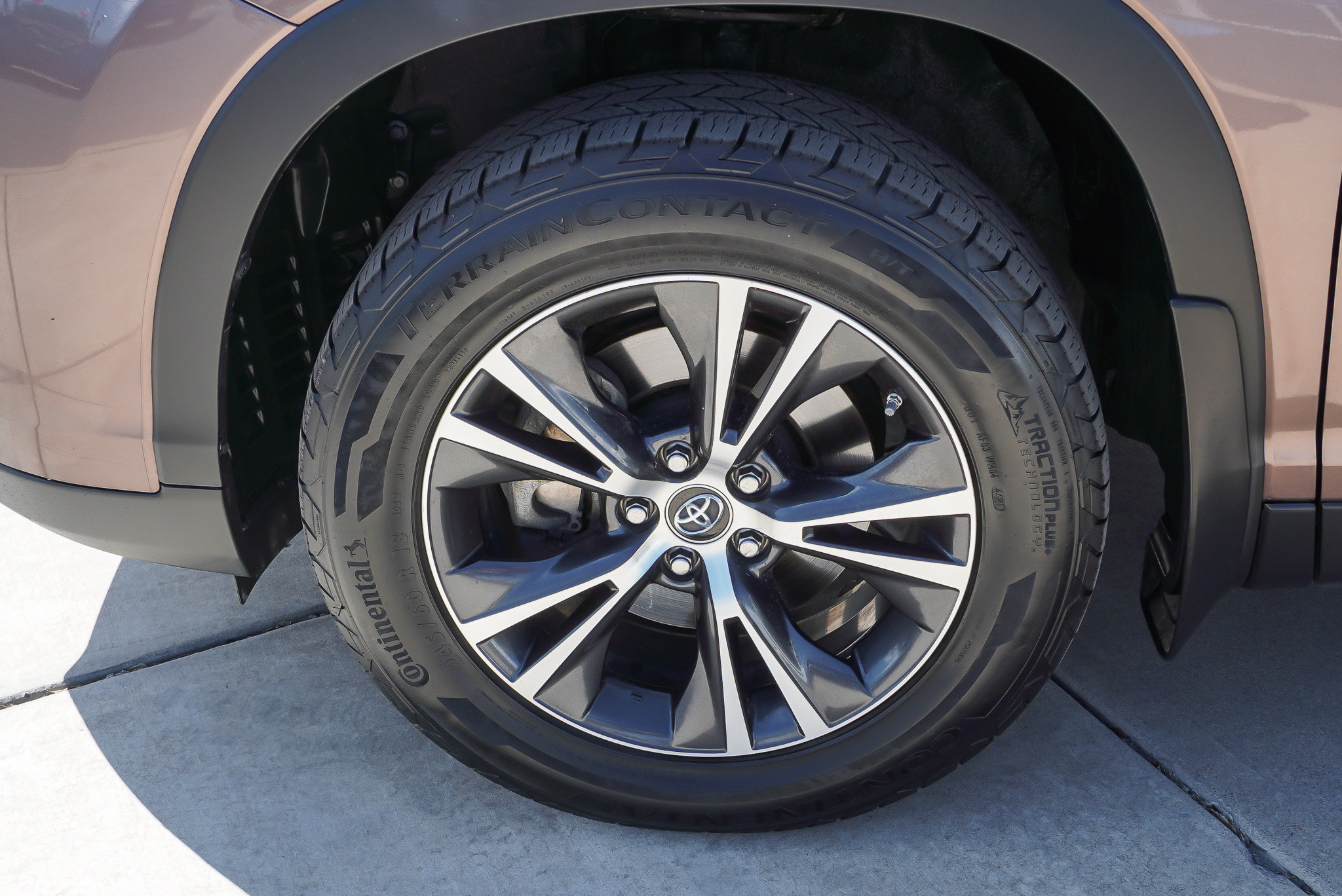 Used 2019 Toyota Highlander LE AWD/4WD image 12