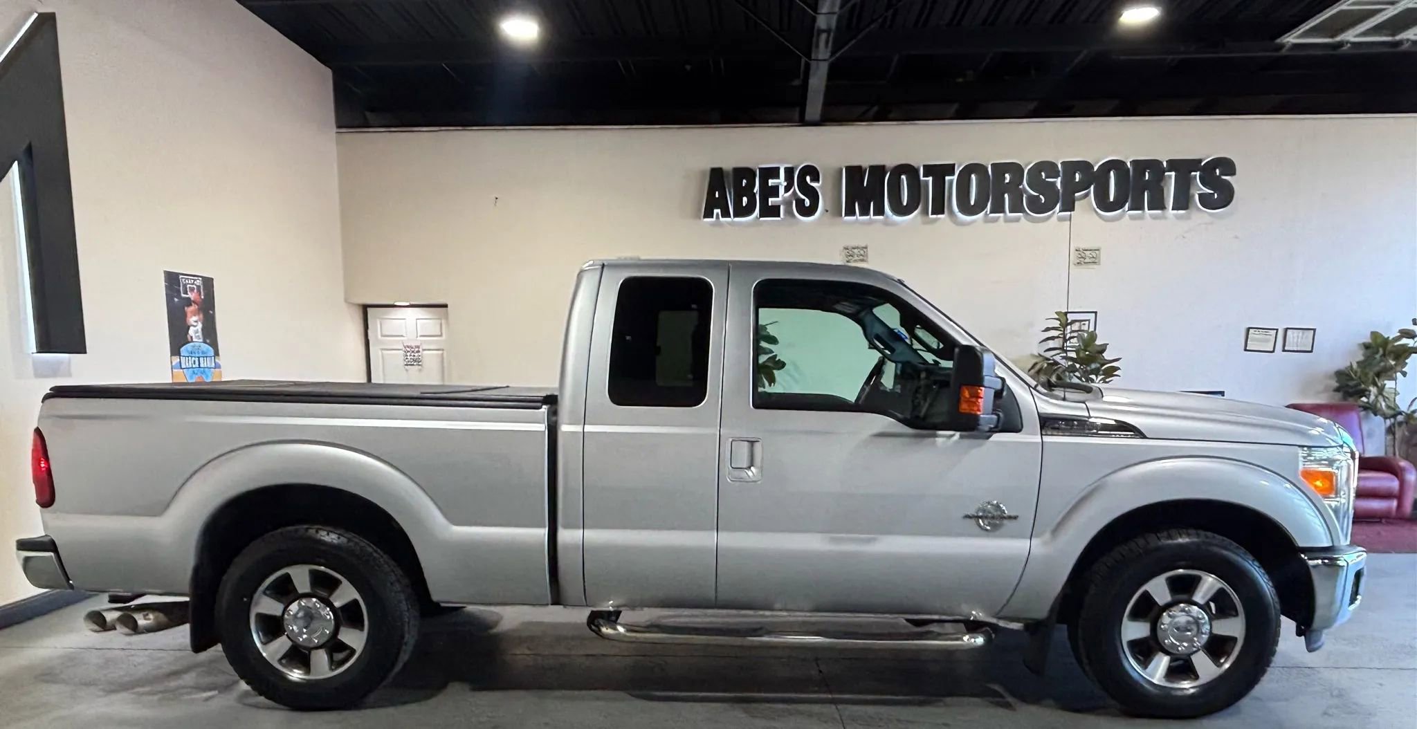 Used 2015 Ford F350 Lariat w/ Lariat Interior Package image 4