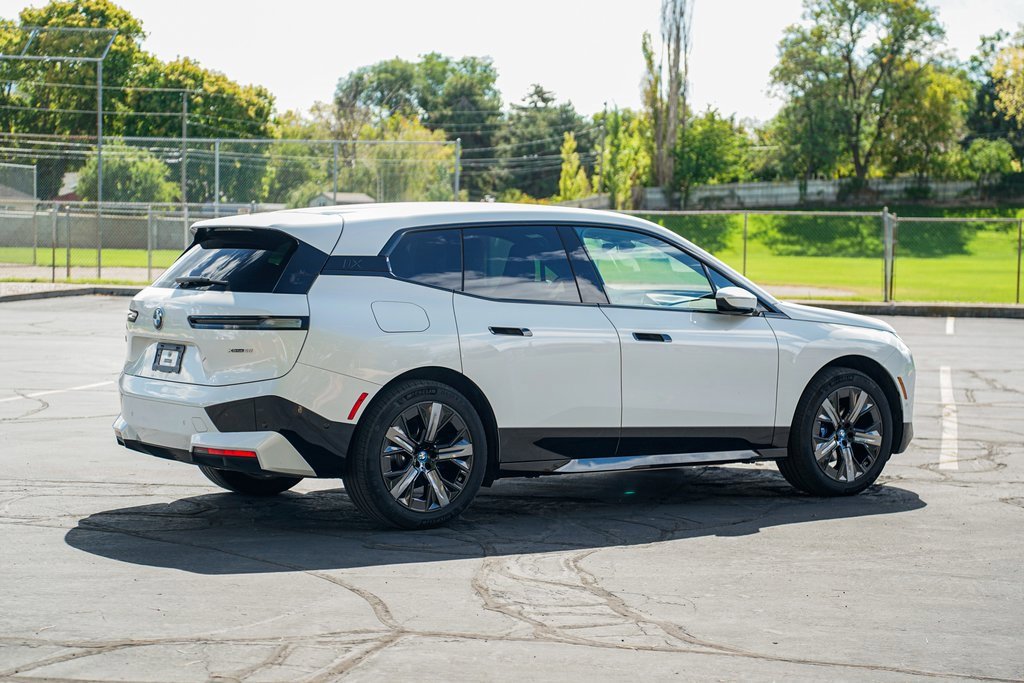 Used 2025 BMW iX xDrive50 w/ Premium Package image 5