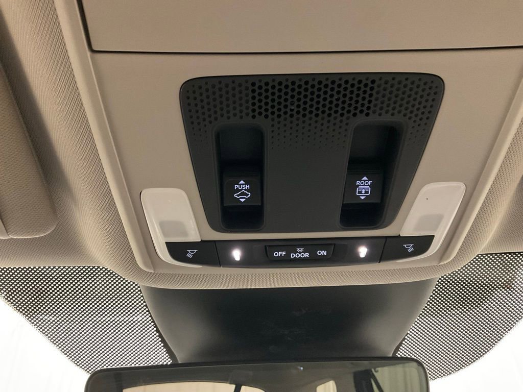 Used 2023 Honda Pilot Touring image 21