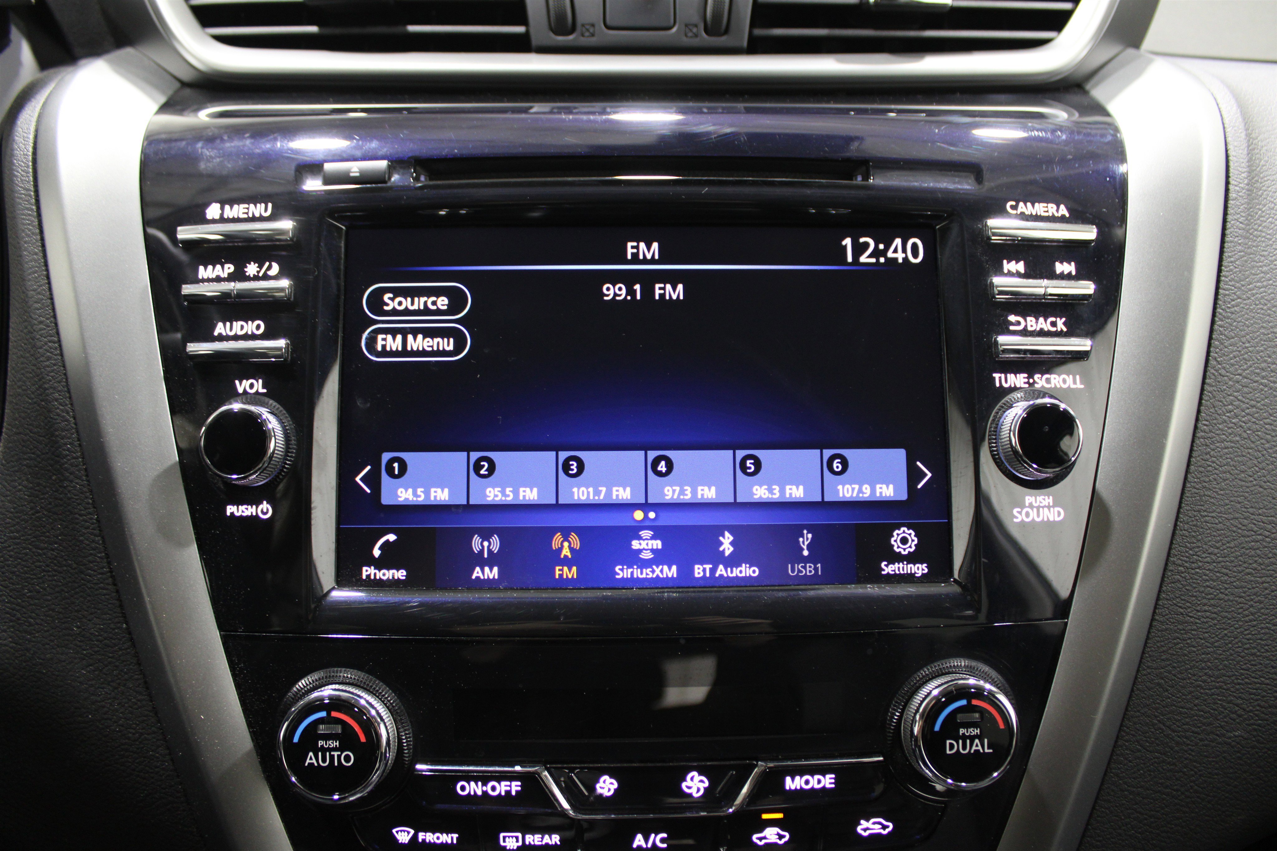 Used 2023 Nissan Murano SL w/ SL Moonroof Package image 16