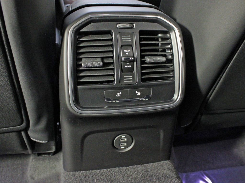 Certified 2025 Porsche Macan image 35