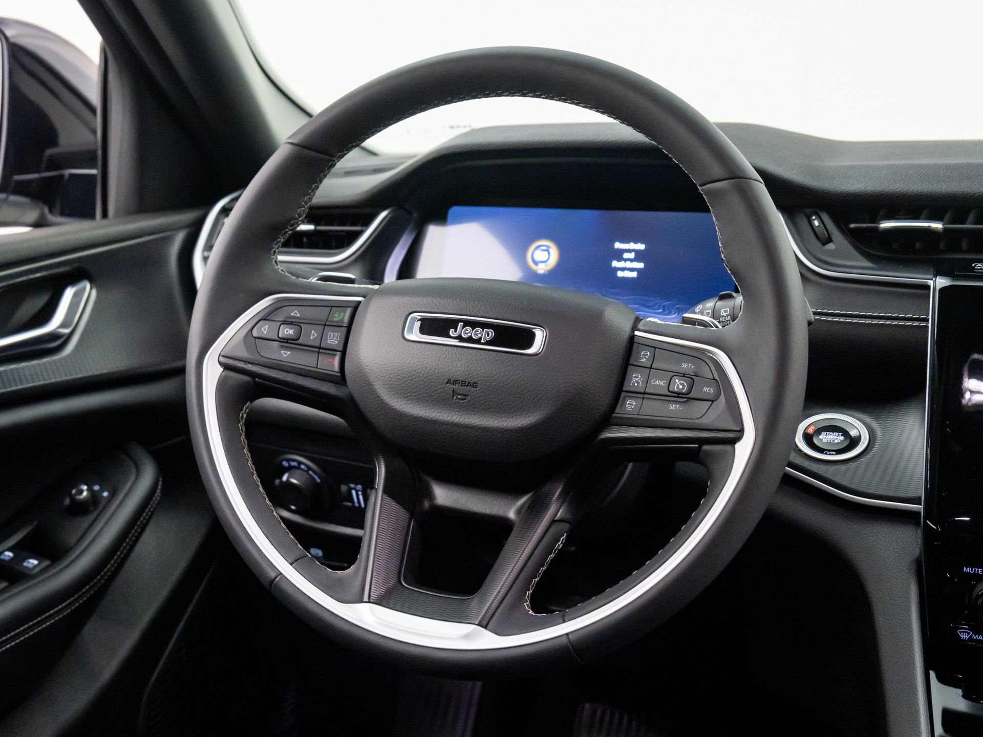 Used 2024 Jeep Grand Cherokee Altitude image 12