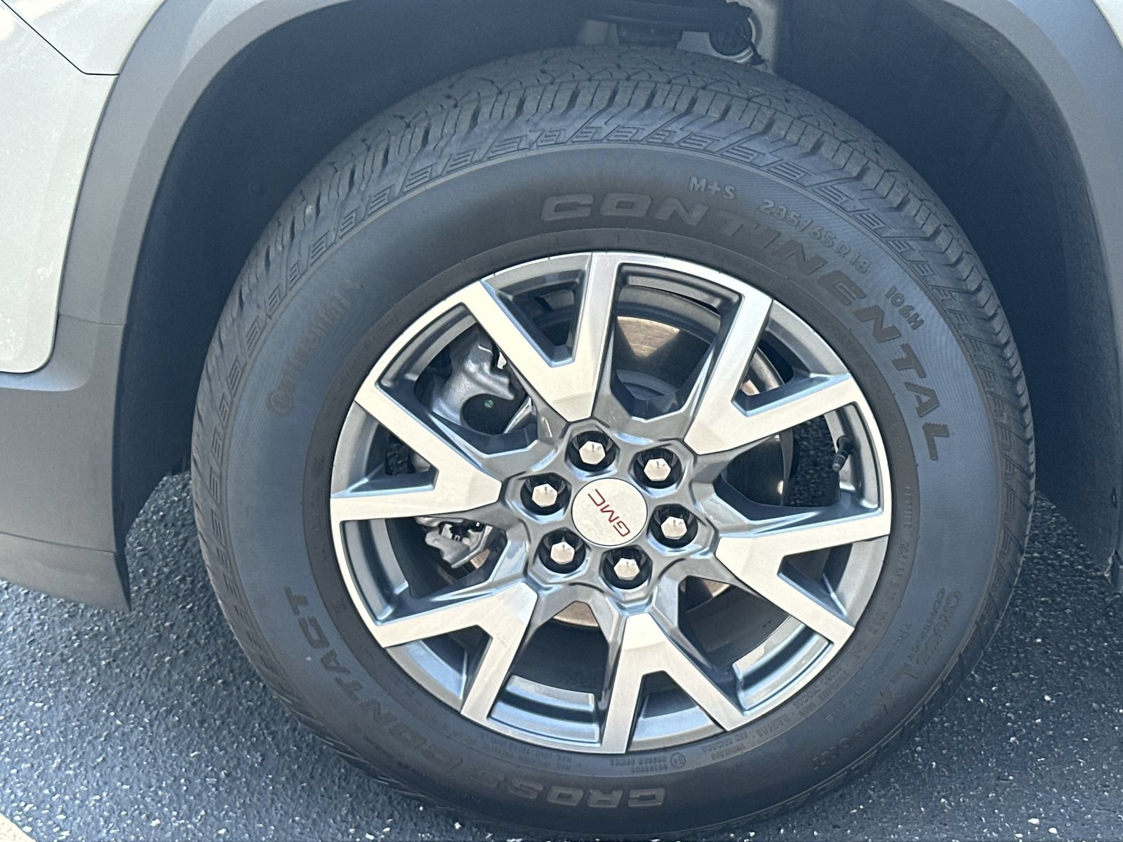 Used 2023 GMC Acadia SLT w/ LPO, Floor Liner Package FWD image 13