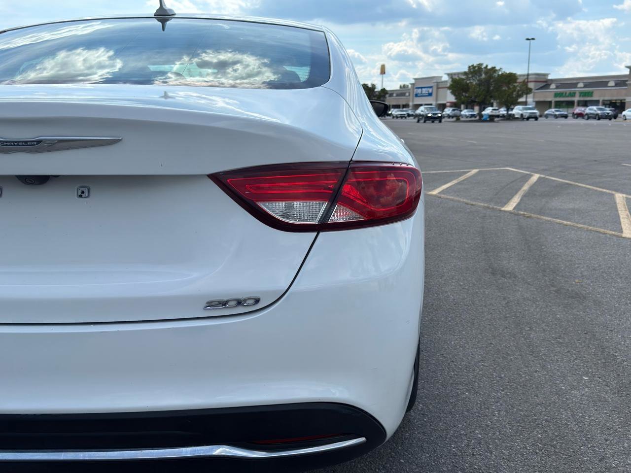 Used 2017 Chrysler 200 Limited Platinum image 4