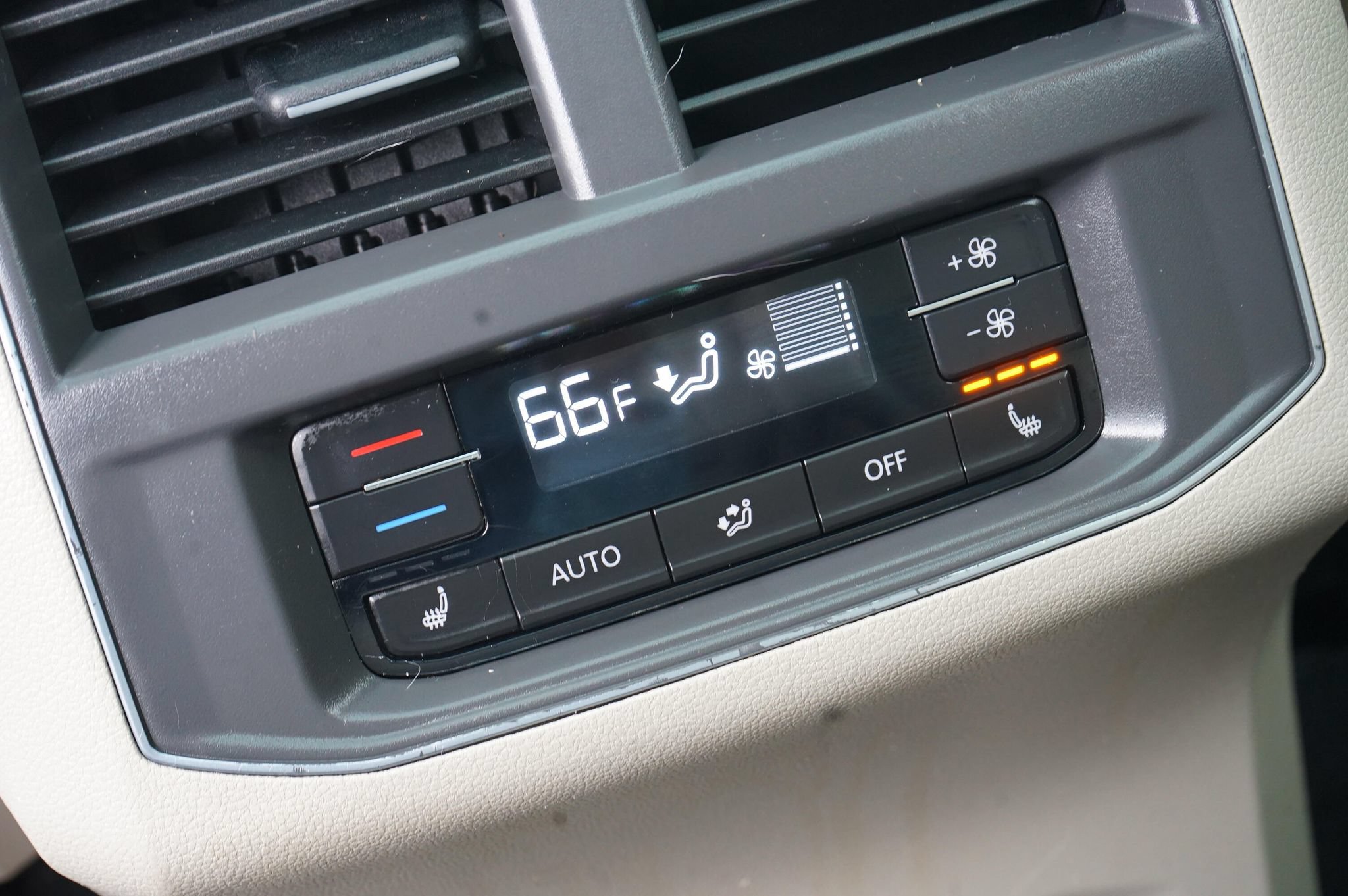 Used 2018 Volkswagen Atlas SEL Premium AWD/4WD image 16