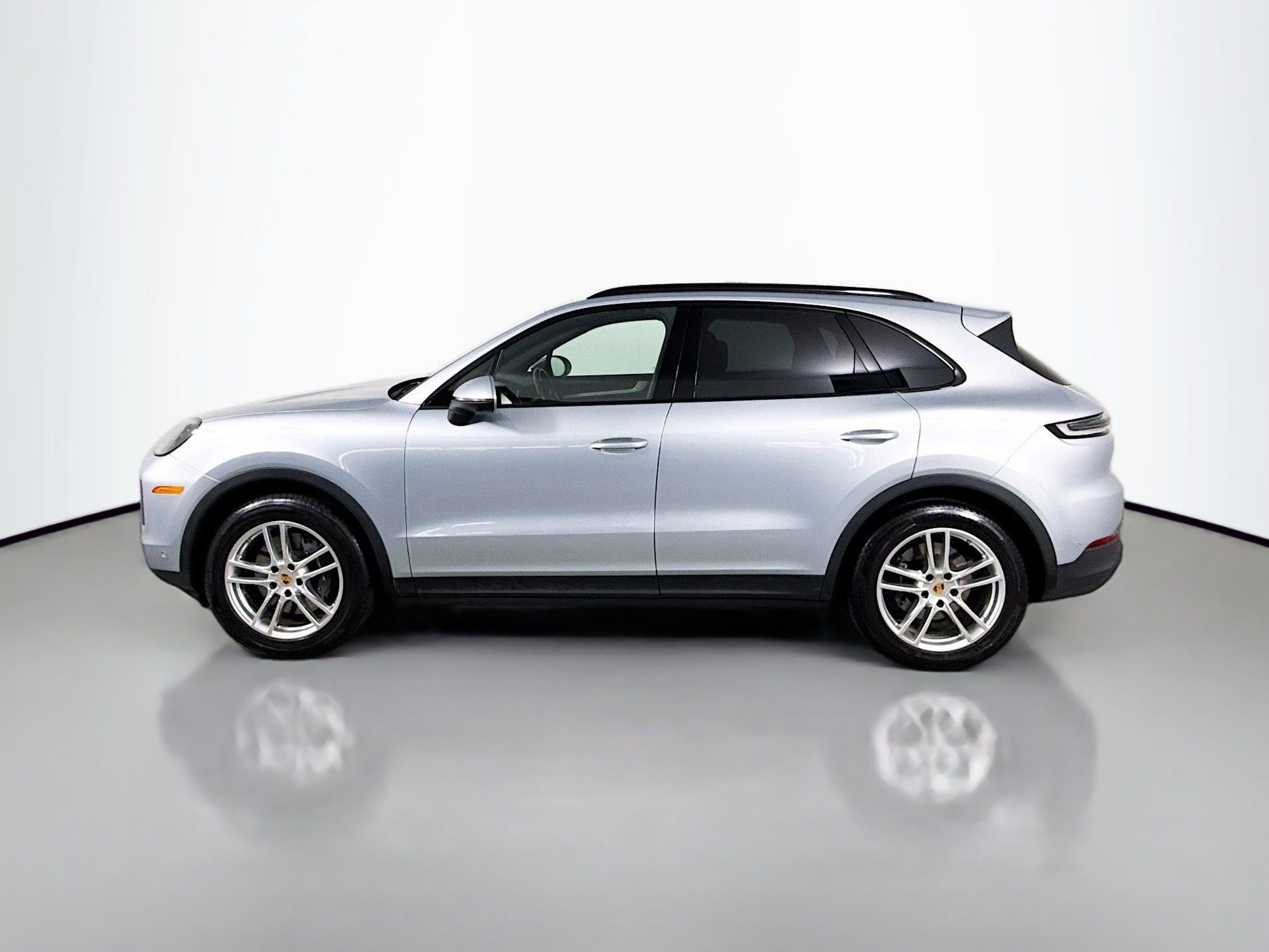 Certified 2024 Porsche Cayenne AWD/4WD image 2