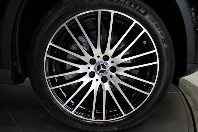 Used 2024 Mercedes-Benz GLC 300 image 36