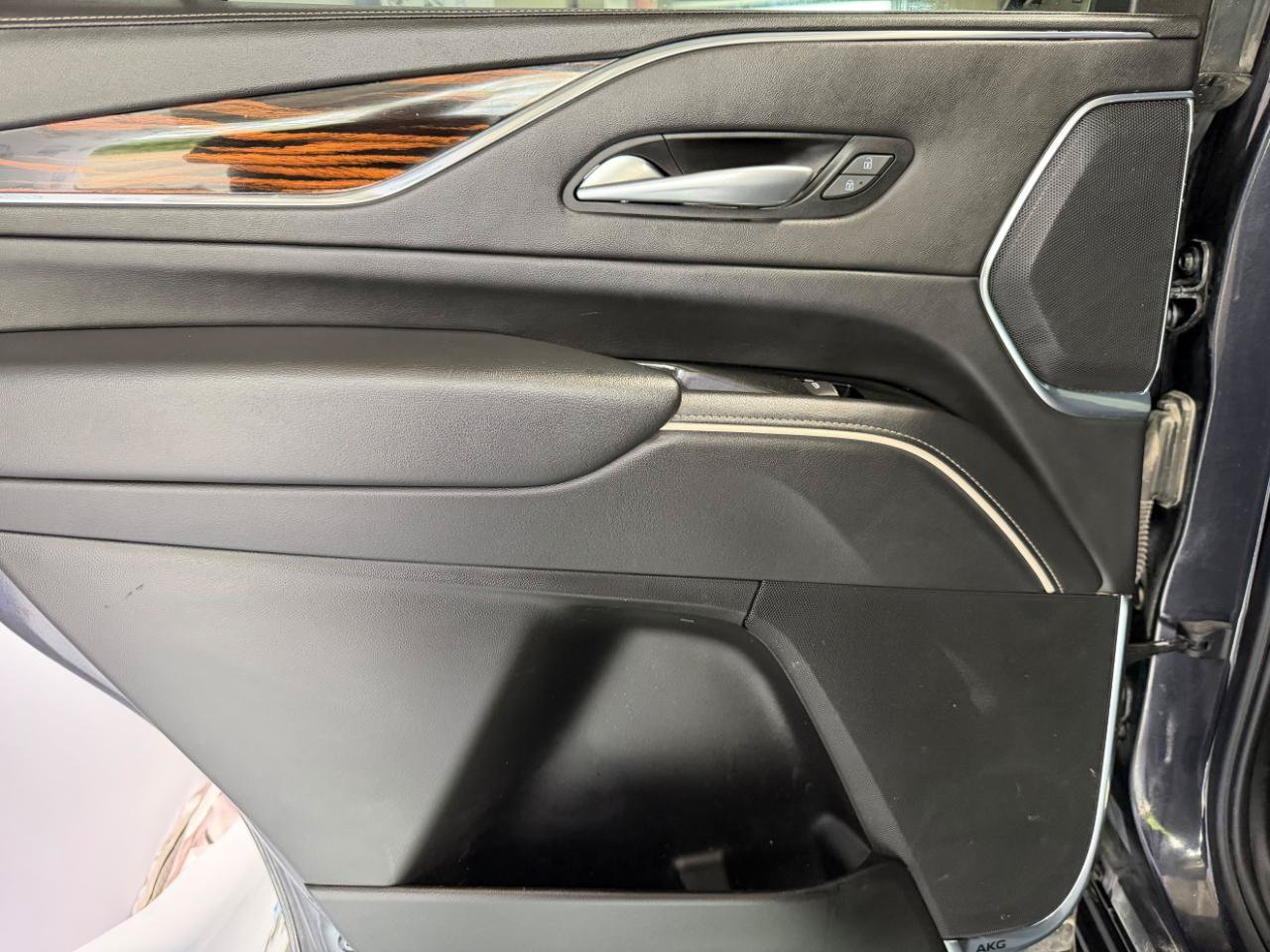 Used 2023 Cadillac Escalade Premium Luxury AWD/4WD image 16