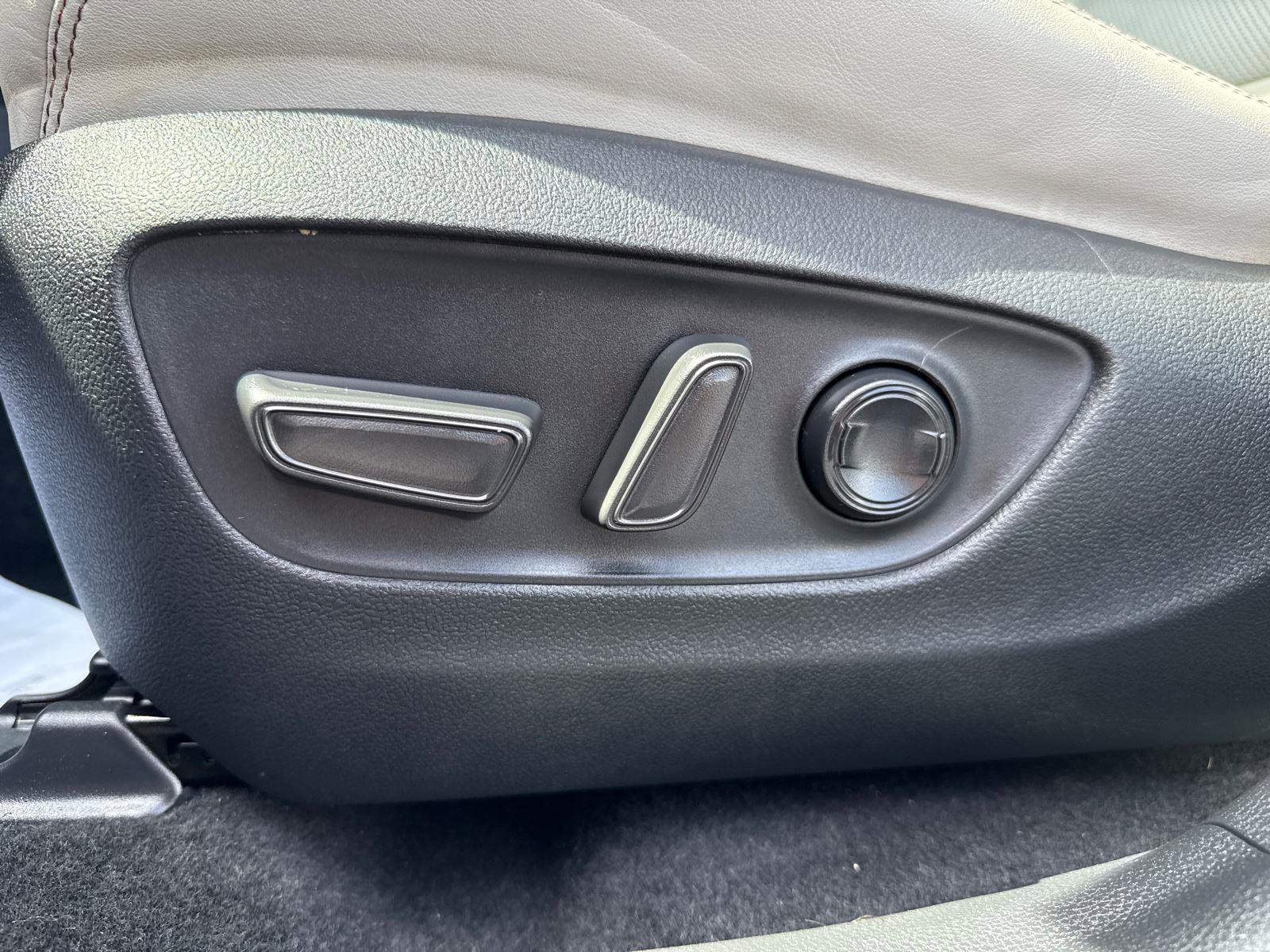 Used 2022 Toyota RAV4 Limited w/ Limited Grade Weather Package AWD/4WD image 13