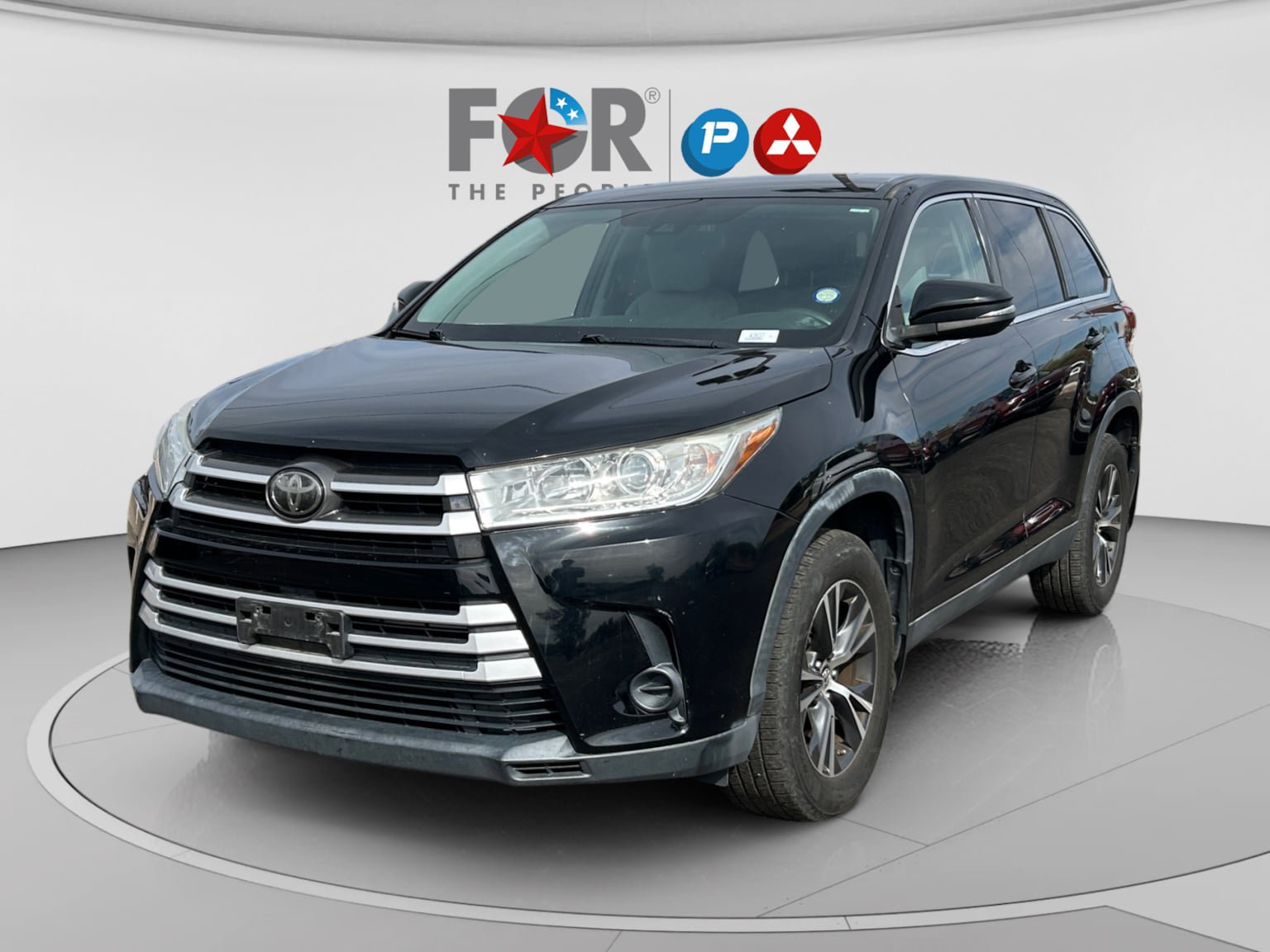 Used 2019 Toyota Highlander LE w/ Carpet Mat Package (TMS)