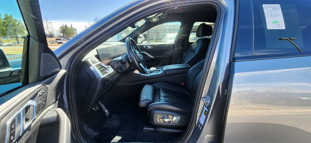 Used 2025 BMW X6 xDrive40i w/ Climate Comfort Package image 3
