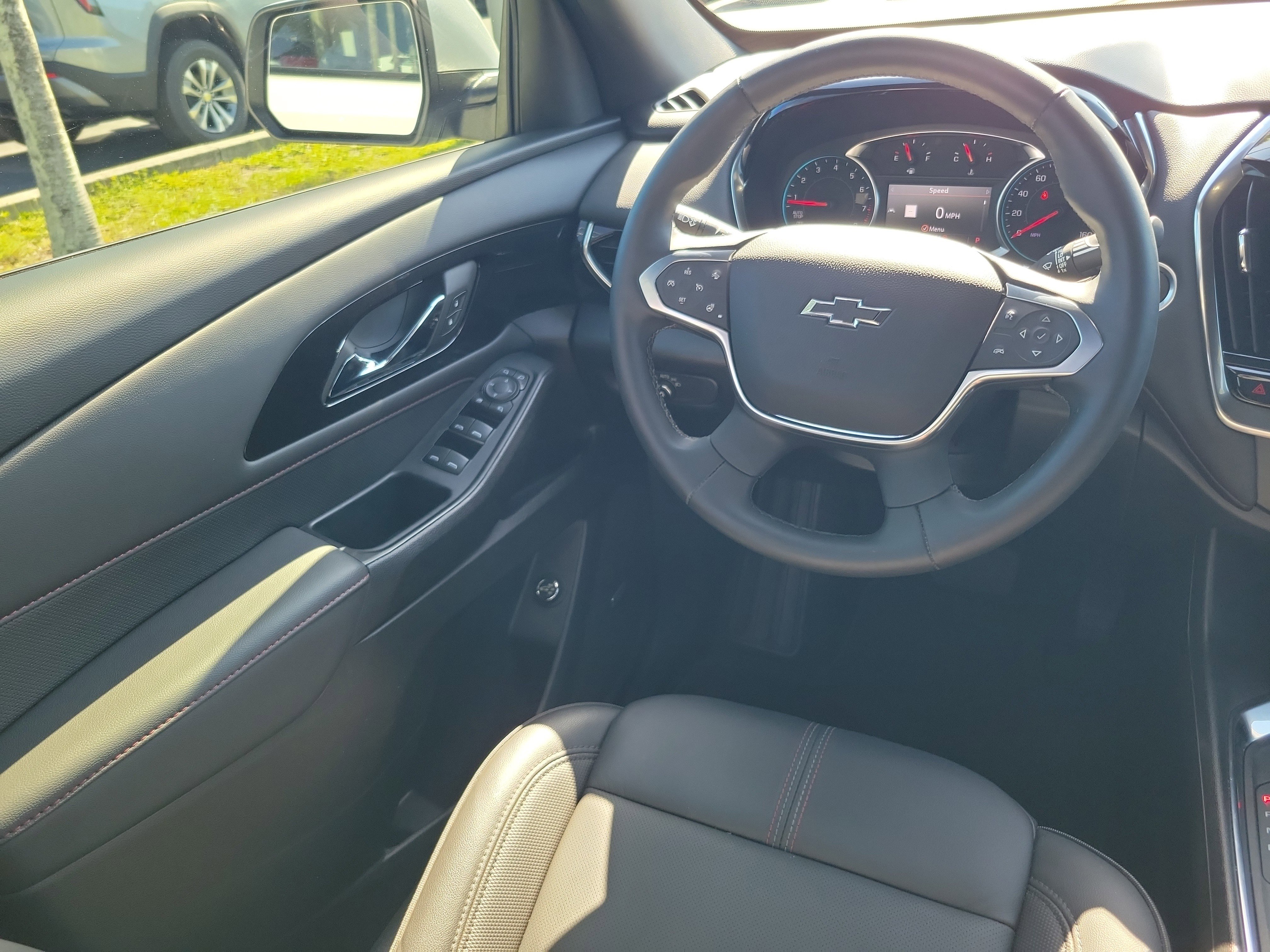 Used 2023 Chevrolet Traverse RS FWD image 13