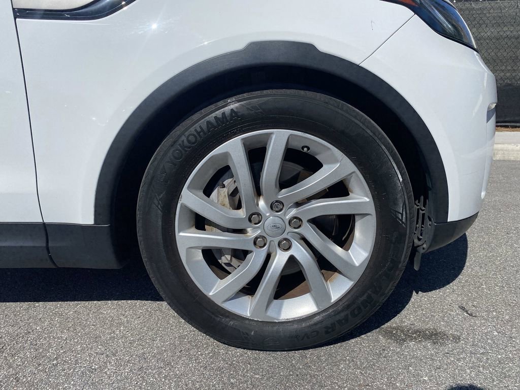 Used 2018 Land Rover Discovery SE AWD/4WD image 22