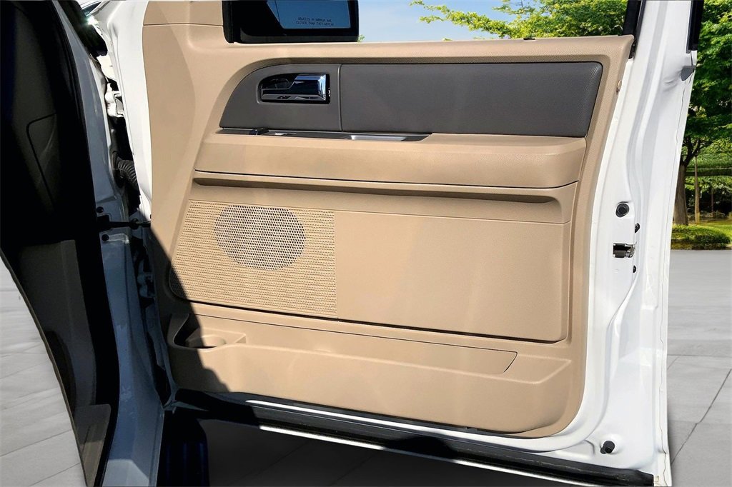 Used 2008 Ford Expedition XLT image 24